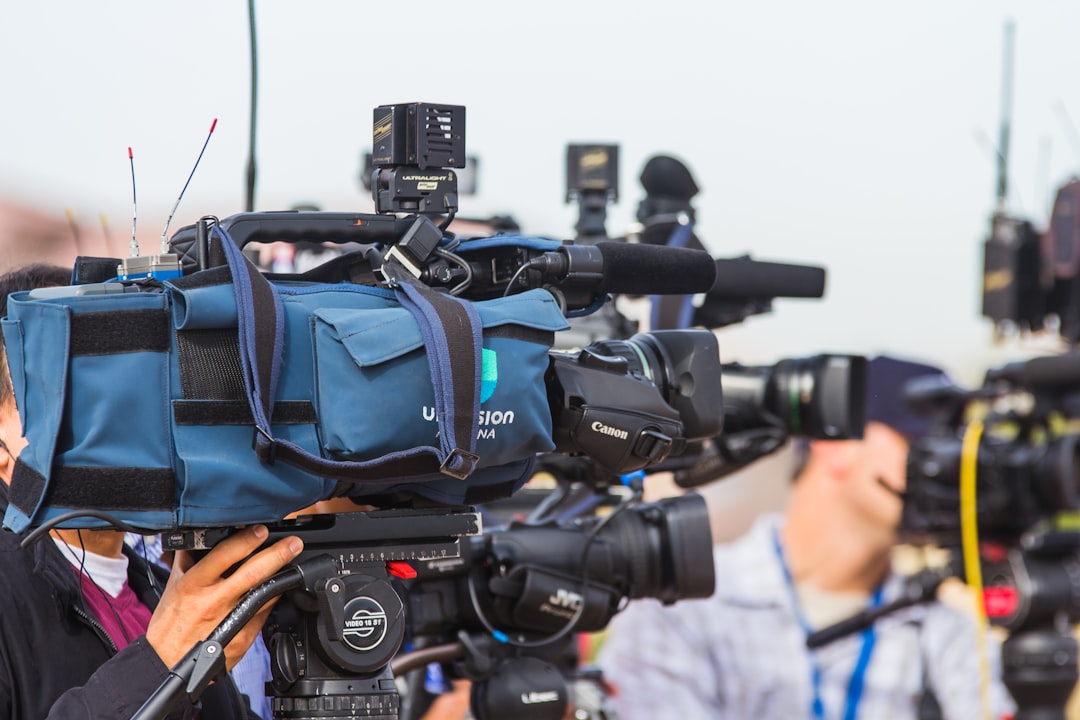 get(split( [CNN, teknik arıza, yayın kesintisi, haber kanalı, televizyon yayını, broadcasting news] ; , ); 1)