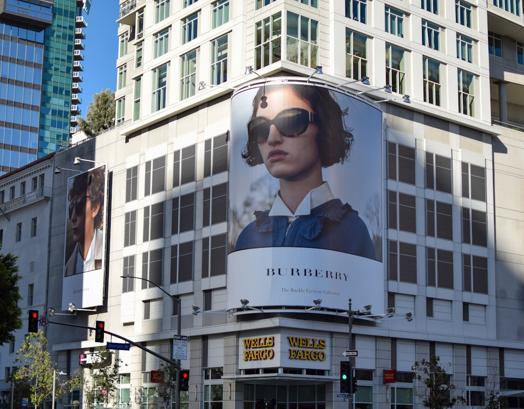 get(split( [Dua Lipa, The Weeknd, Nespresso, kahve reklamı, ünlü iş birlikleri, celebrity advertisement] ; , ); 1)